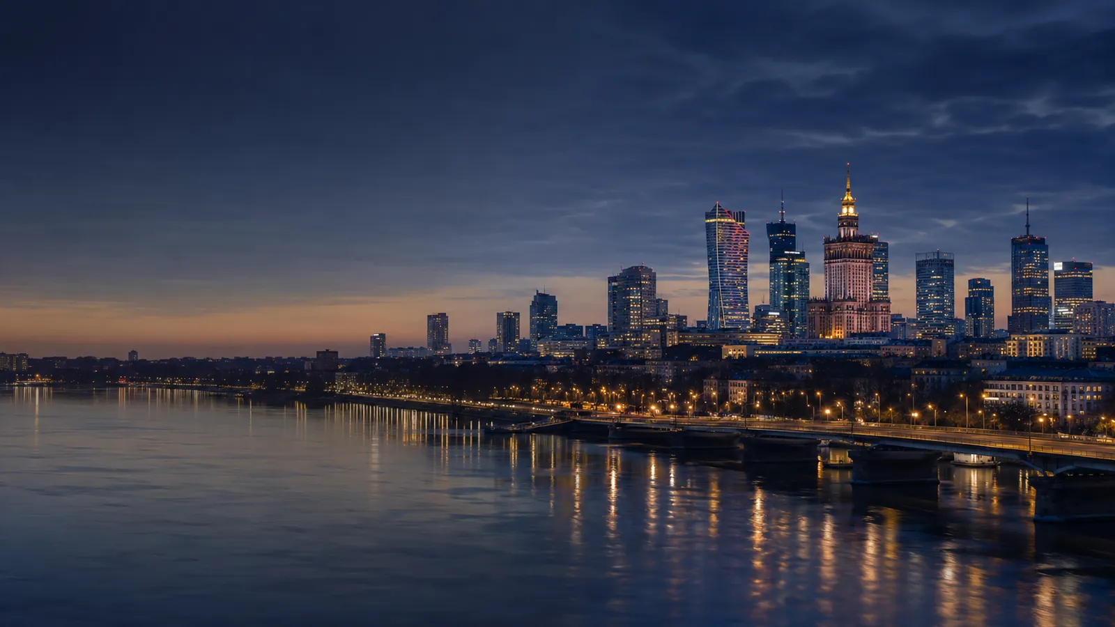 Panorama Warszawy o&nbsp;zmierzchu